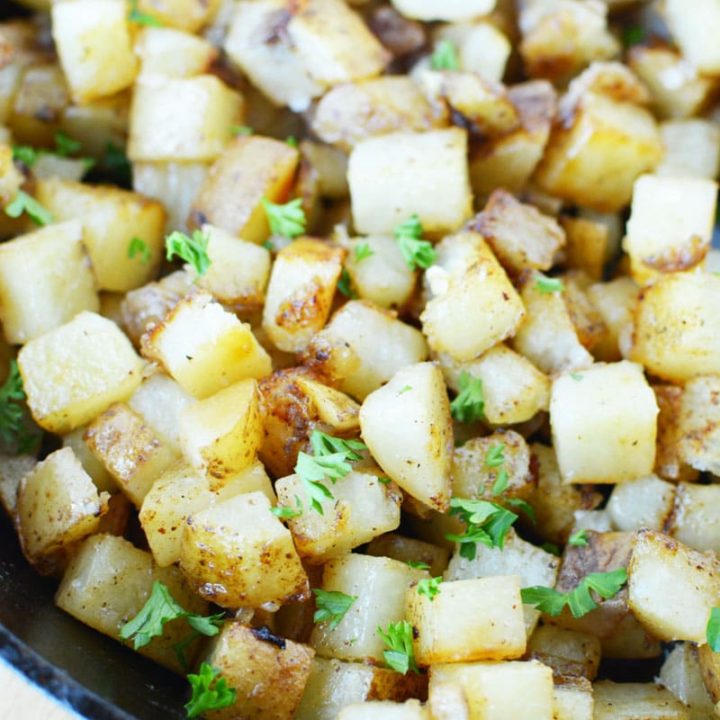 Country Potatoes {Crispy Skillet Fried} | Salty Side Dish Recipes