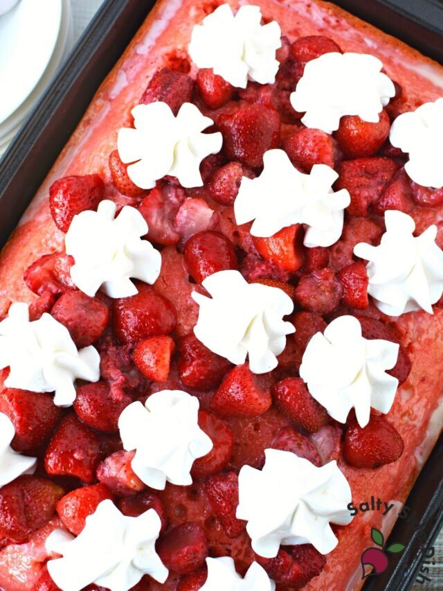 Valentines’ Day Cake with Strawberries and Cream