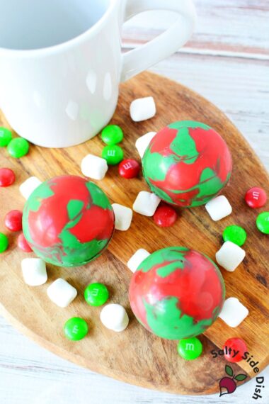 how to make christmas hot chocolate bombs.